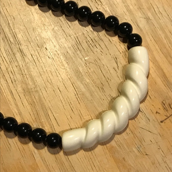 LOWEST PRICE Funky 80s black and white necklace earrings - Picture 2 of 3